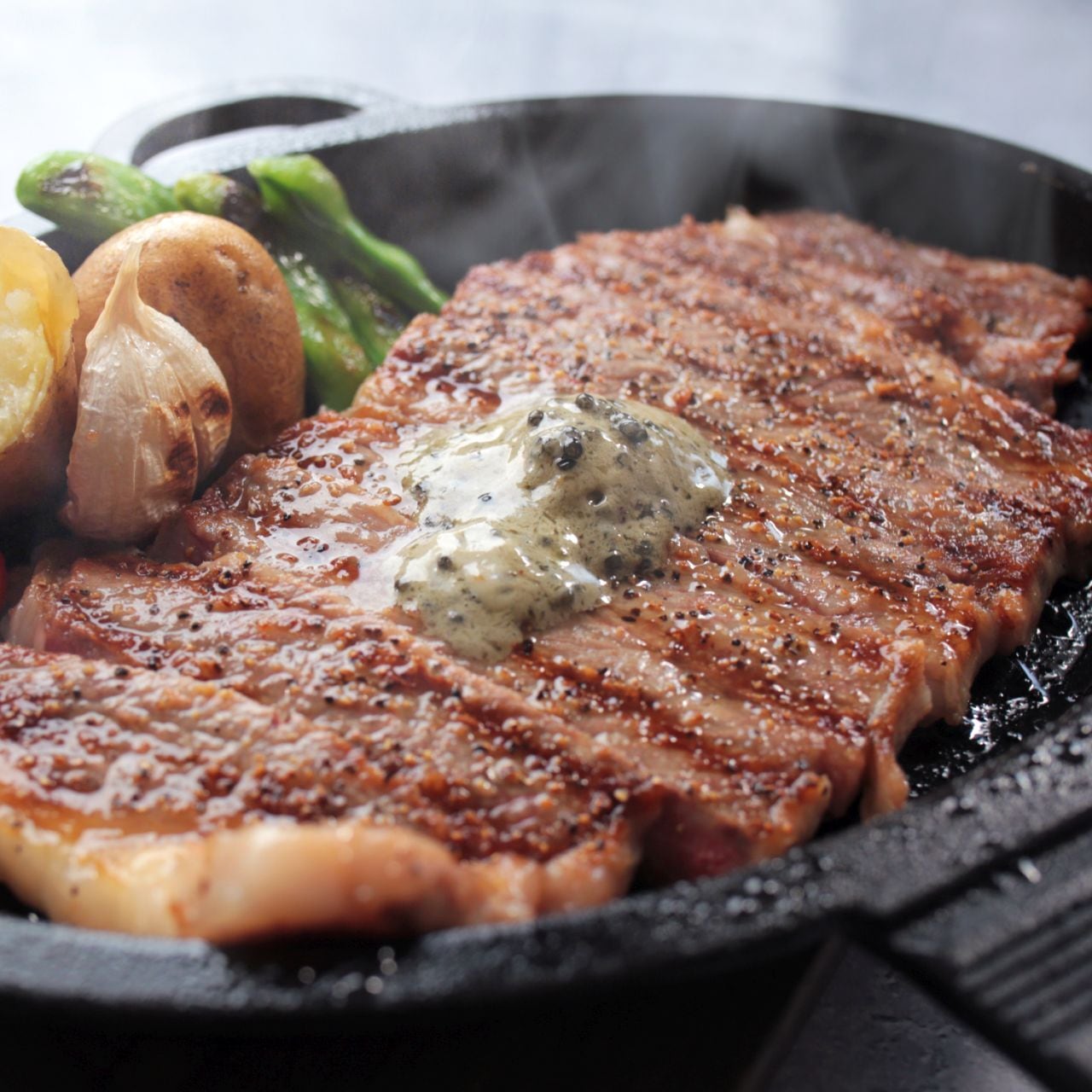 千屋牛ステーキセット サーロインＣ｜千屋牛ステーキ（サーロイン）肉200g×2と新見キャビアバター（プレミアム）20gのセット