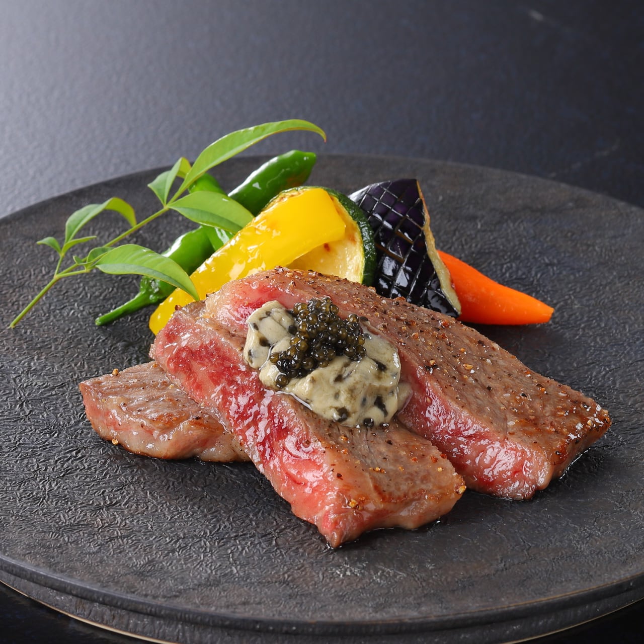 千屋牛ステーキセット サーロインＤ｜千屋牛ステーキ（サーロイン）肉200g×2と新見フレッシュキャビア（ベステル）塩分3.5% 15gのセット
