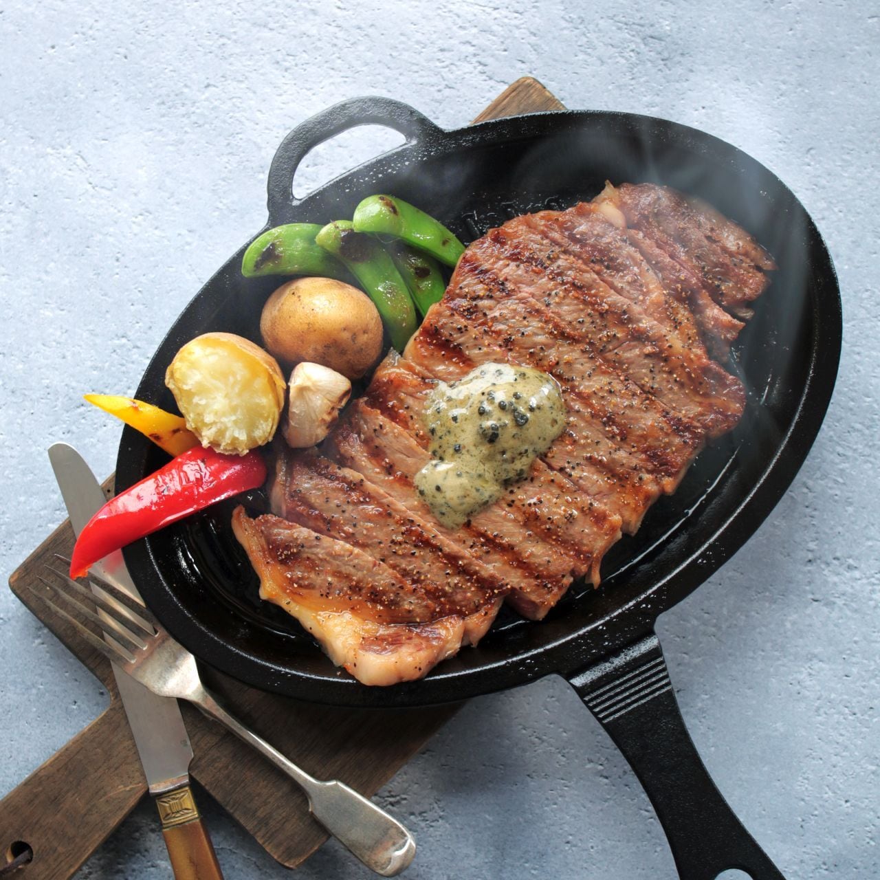 千屋牛ステーキセット サーロインＣ｜千屋牛ステーキ（サーロイン）肉200g×2と新見キャビアバター（プレミアム）20gのセット